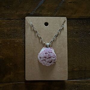 Seashell Pendant Necklace in Pink